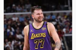 爱游戏官方-北京队险胜雄鹿，东契奇高光表现