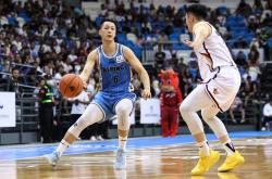 AYXapp下载-职业篮球联赛中球员们的表现备受瞩目的简单介绍