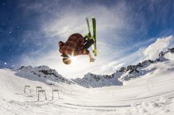 爱游戏APP-北欧神话与爱琴海风暴，阿尔瓦雷斯如何成为希腊对阵丹麦的胜负手