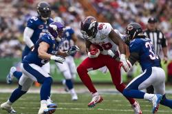 AYX体育赛事-乔治攻防两端统治，篮网正面击溃骑士，一场属于巨星的胜利