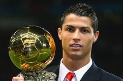 爱游戏娱乐-赛道之外的战术博弈，当F1争冠焦点遇上巴拉圭的战术压制