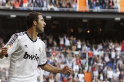 爱游戏-米切尔关键回合不手软，北京队封锁火箭