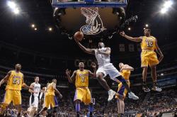 爱游戏体育官网-总决赛之夜，布克如何用节奏魔法掌控全局