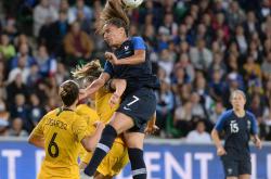 爱游戏娱乐-卡利亚里客场大捷，取得环绕