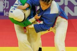 爱游戏tv-柔道选手力克对手夺得冠军
