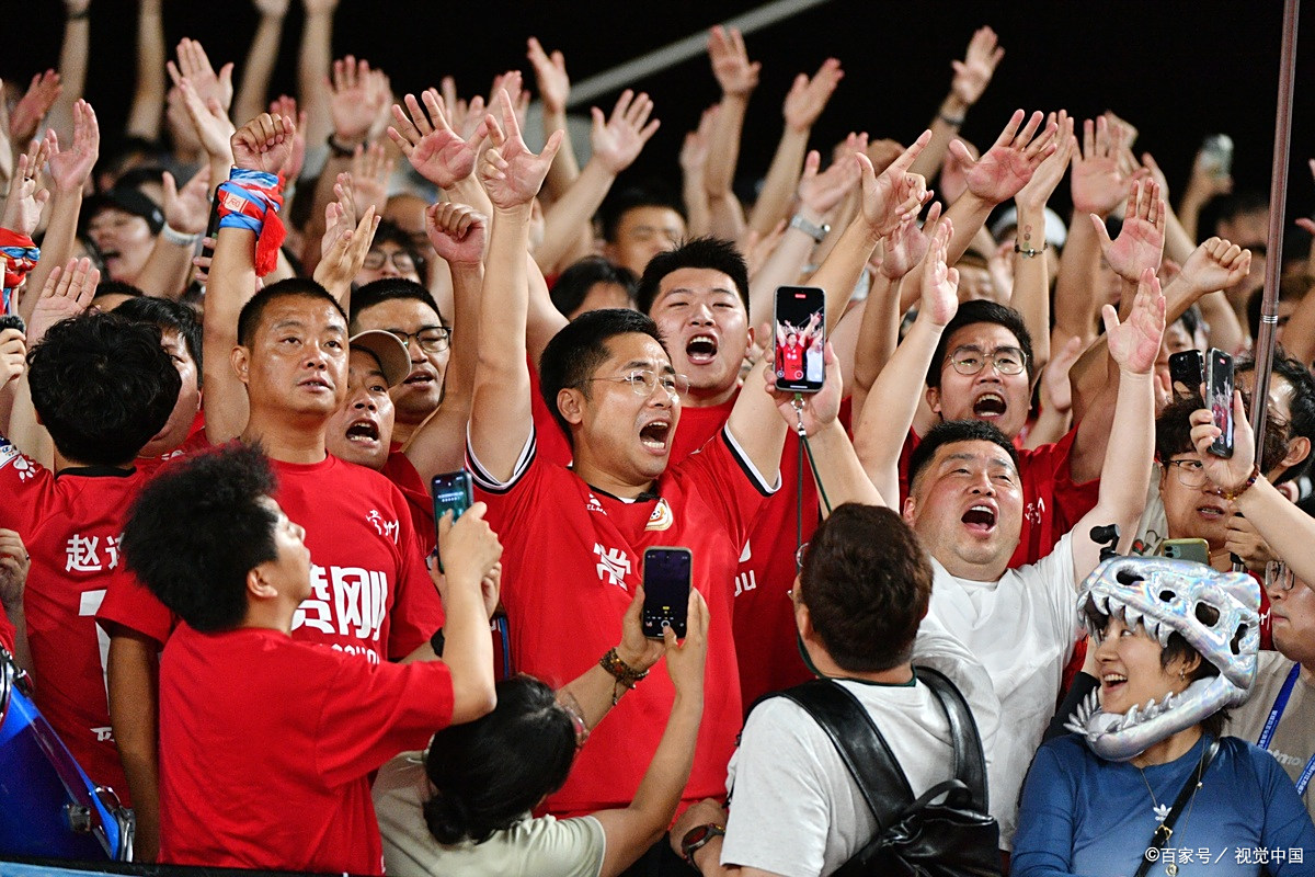 包含冠军争夺战悄然升温,角逐激发球迷热情的词条 包含冠军争夺战悄然升温,角逐激发球迷热情的词条