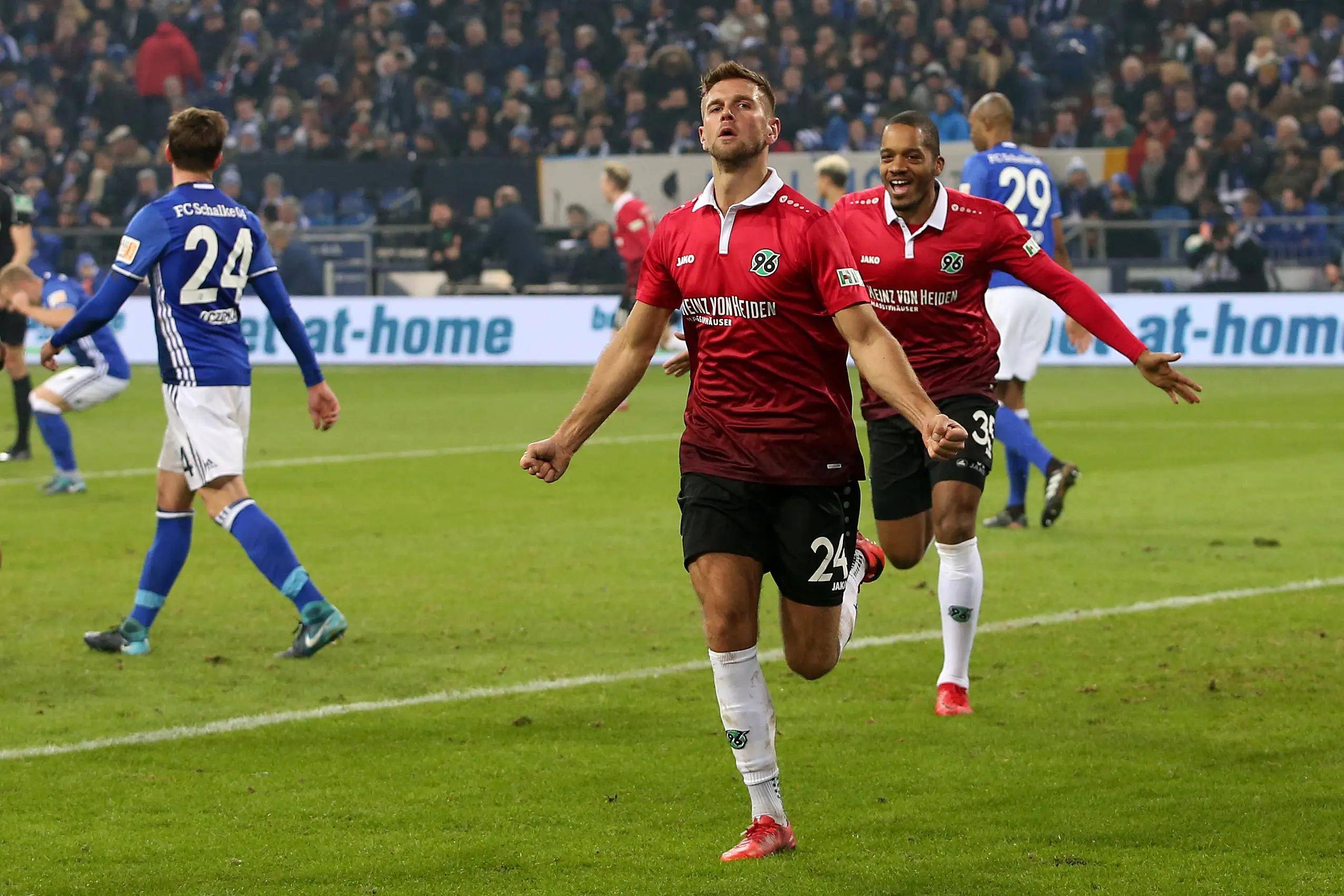 沙尔克客场不敌对手,遗憾失利收场的简单介绍 沙尔克客场不敌对手,遗憾失利收场的简单介绍