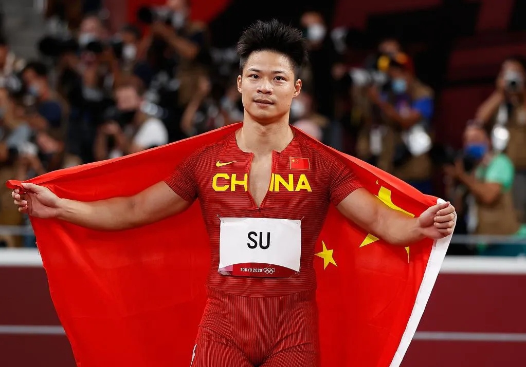 优秀运动员斗志昂扬拼搏目标