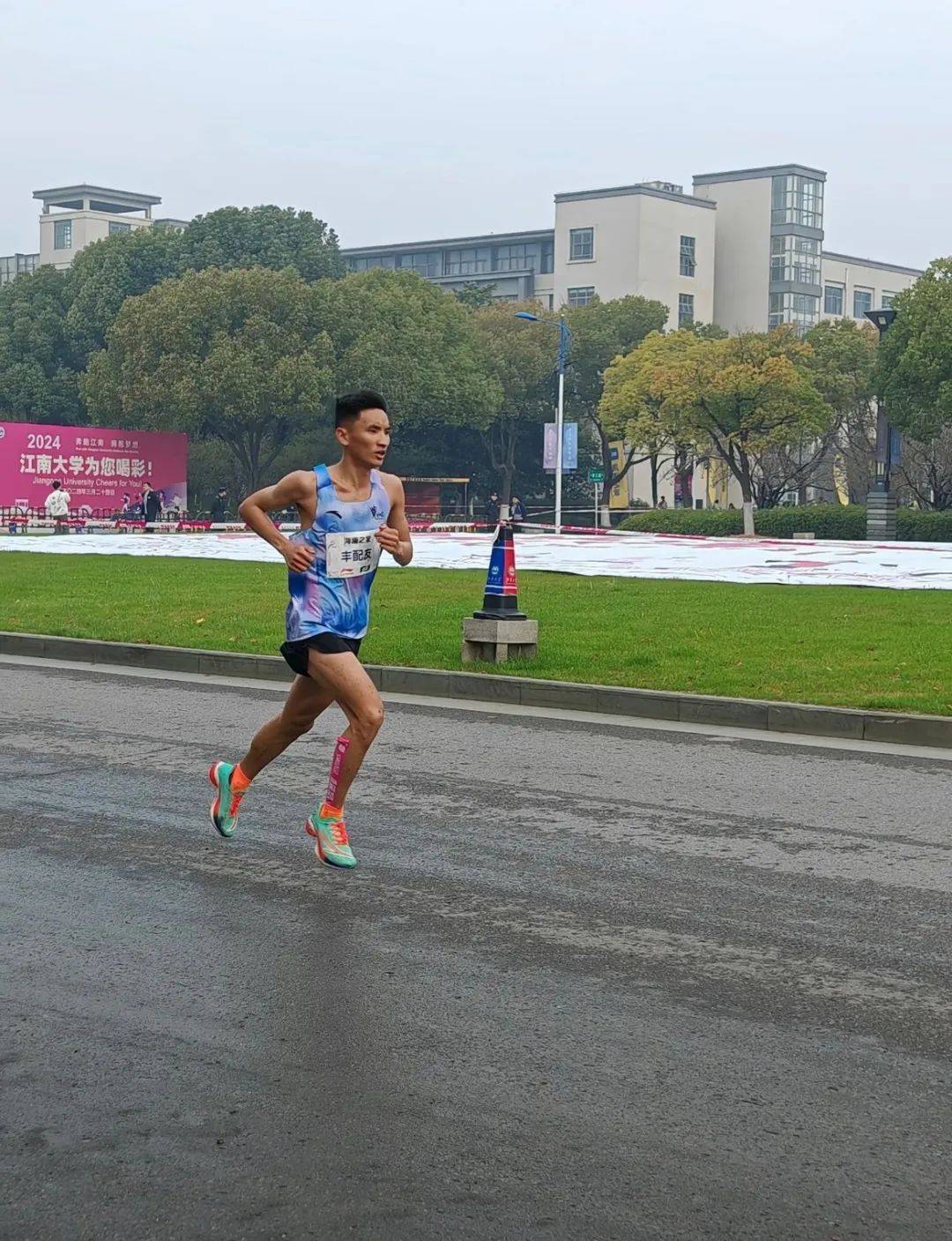 肯尼亚马拉松选手冲刺狂飙，无人可及的简单介绍