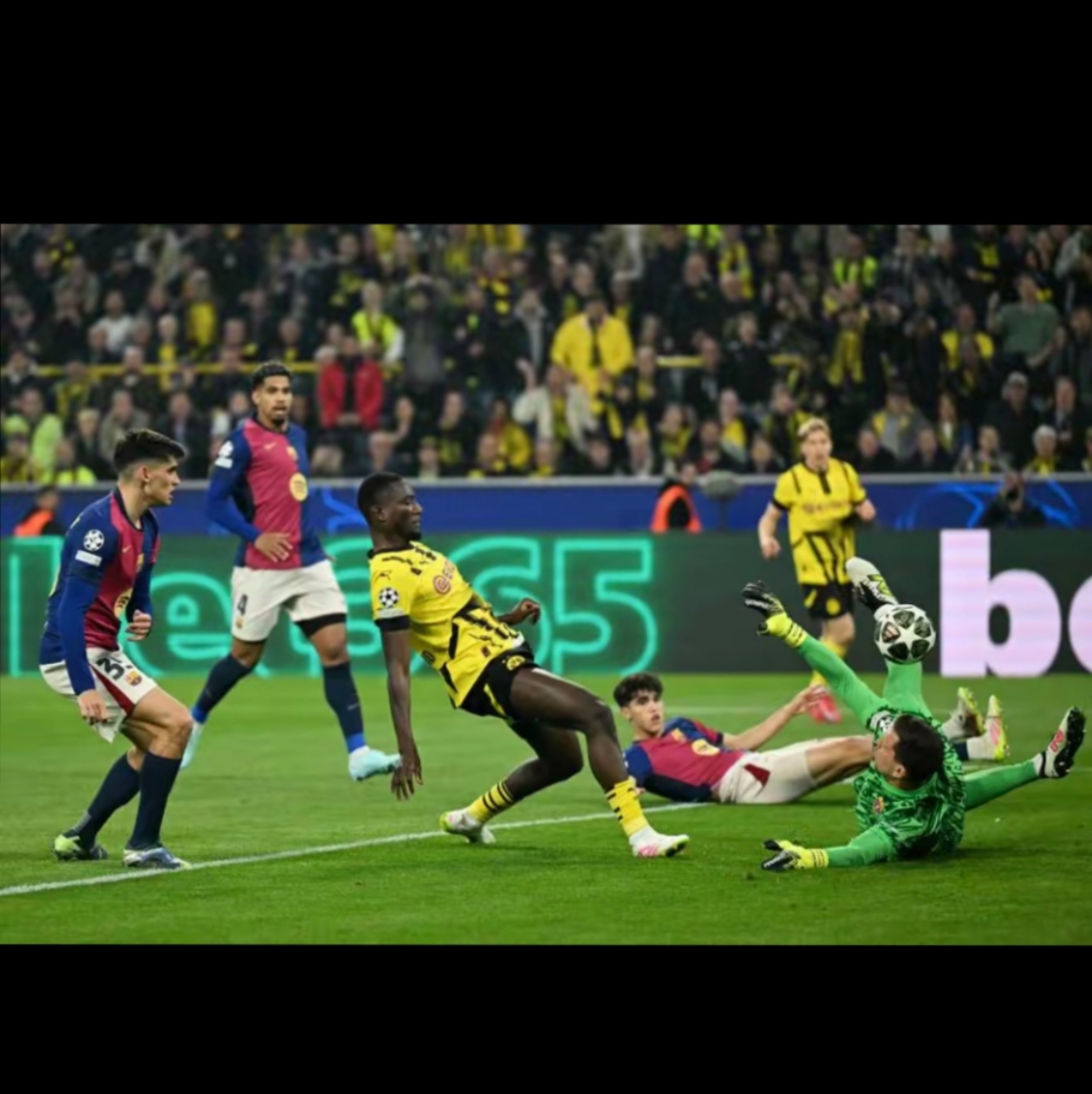 包含马赛绝杀多特蒙德，佩德里统治全场的词条