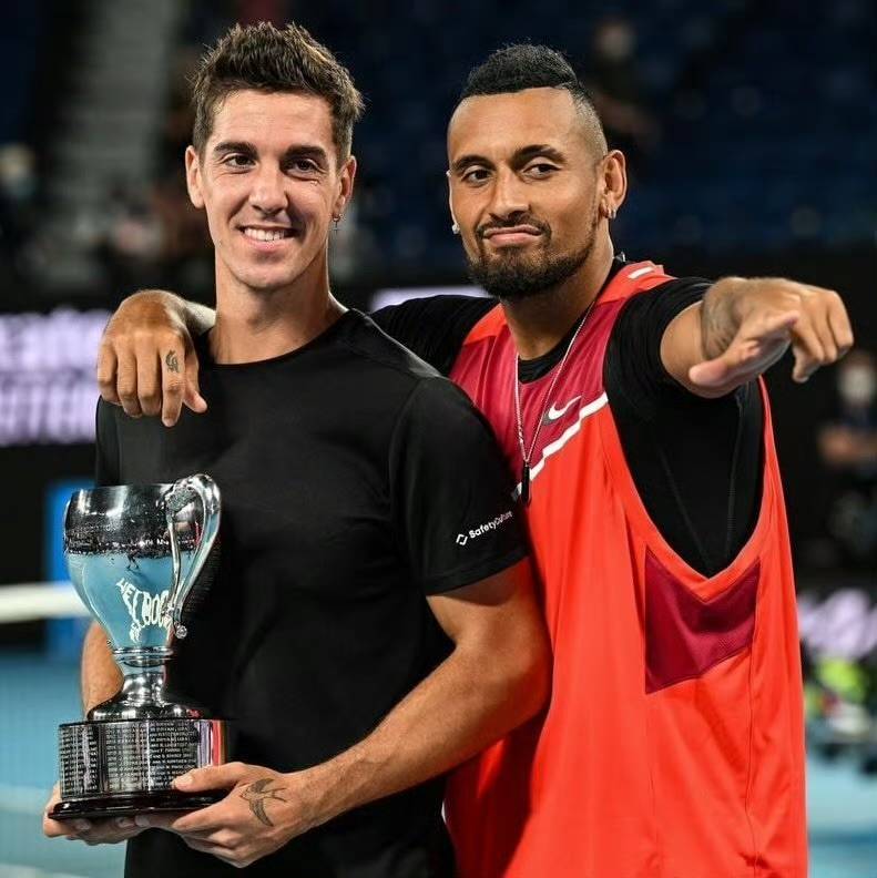 包含日本网球队鏖战意大利网球队，克耶高斯统治全场的词条