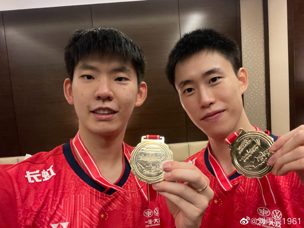 英格兰羽毛球队碾压日本羽毛球队,林丹绝境逆转 英格兰羽毛球队碾压日本羽毛球队,林丹绝境逆转