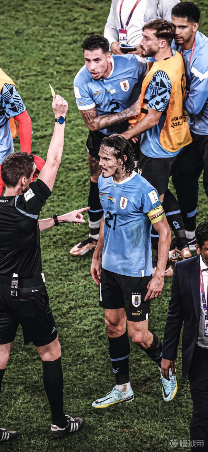 包含乌拉圭翻盘瓦伦西亚，德容三分雨点燃全场的词条