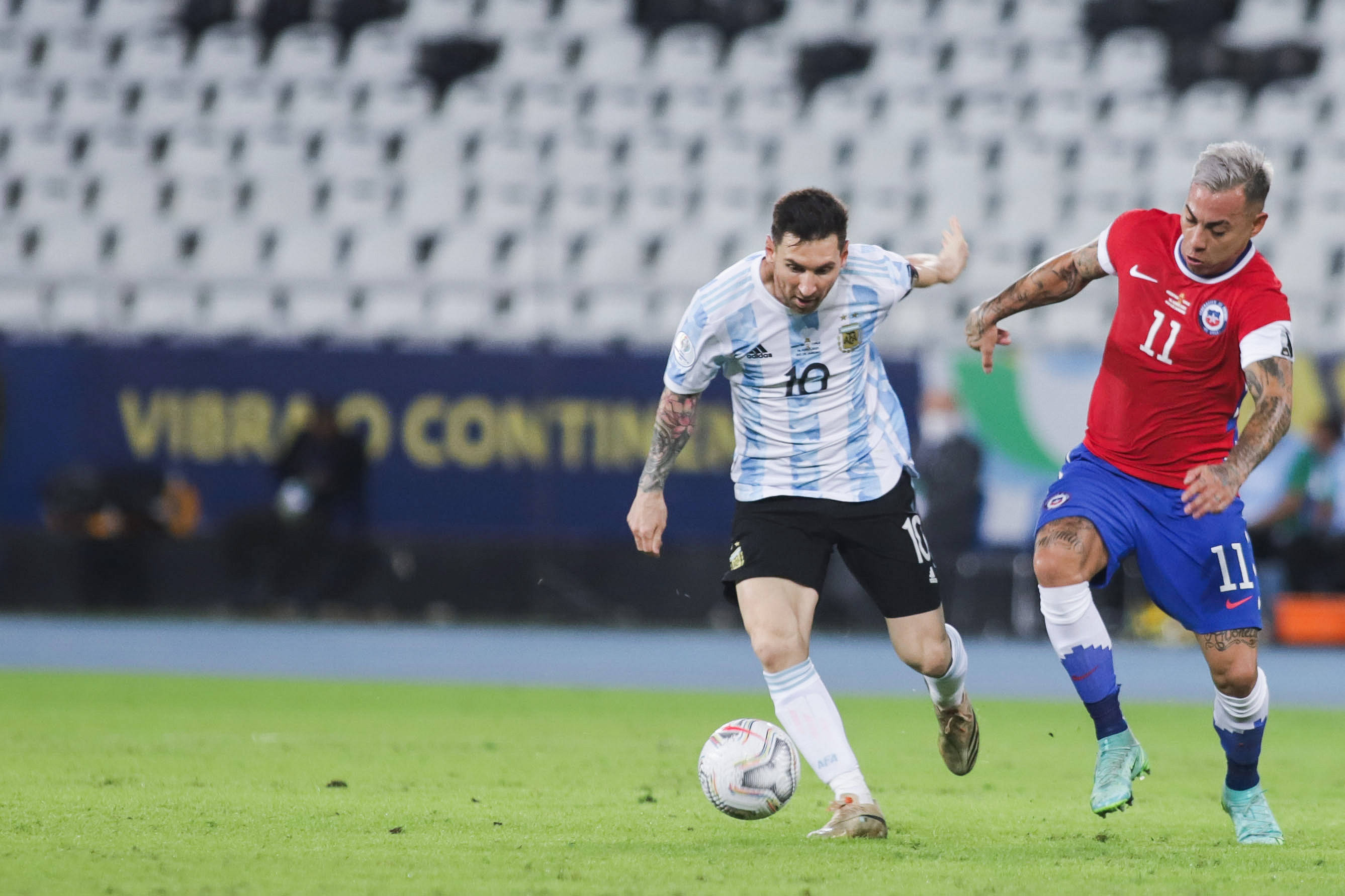 阿根廷选手在足球比赛中展现实力 阿根廷选手在足球比赛中展现实力