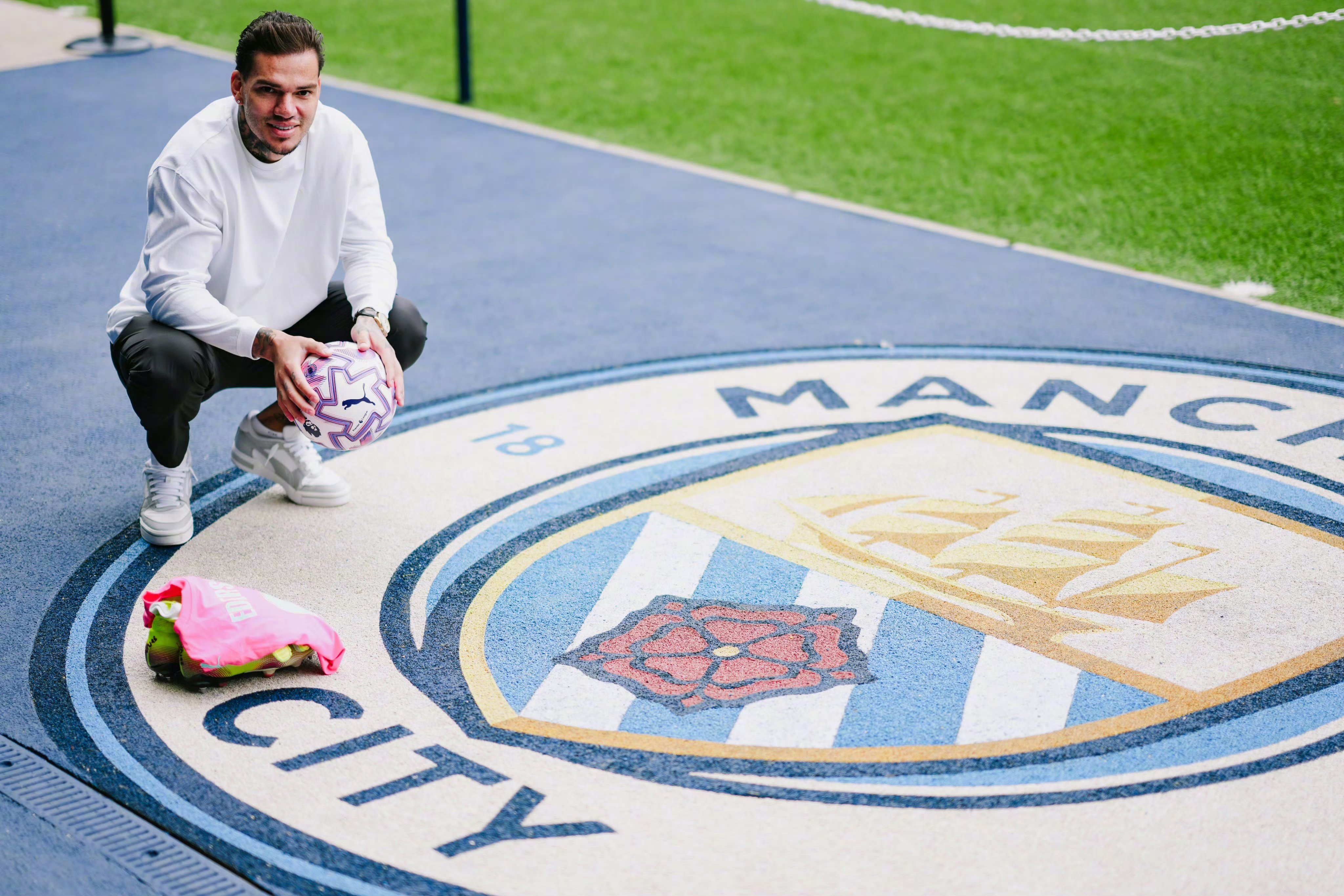 包含曼城豪掷重金，挖角德国劲旅核心球员的词条