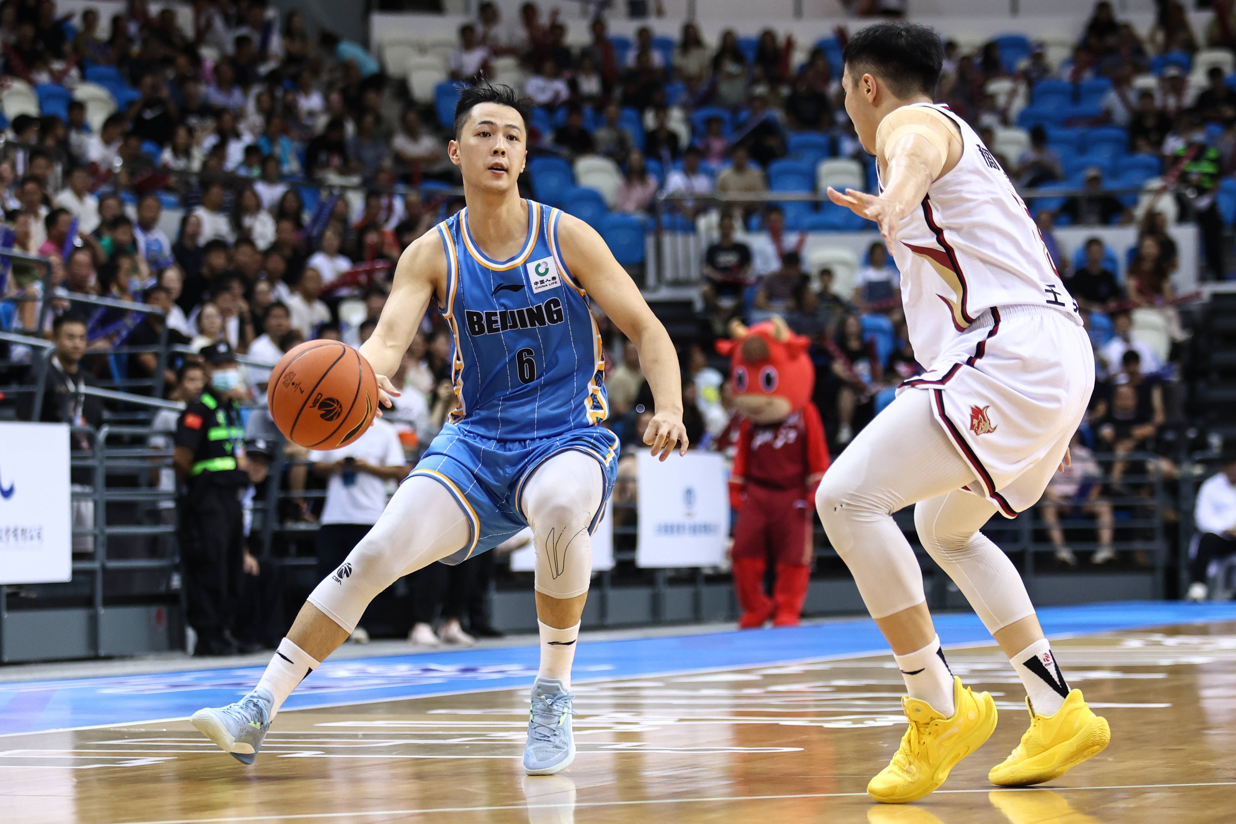 职业篮球联赛中球员们的表现备受瞩目的简单介绍