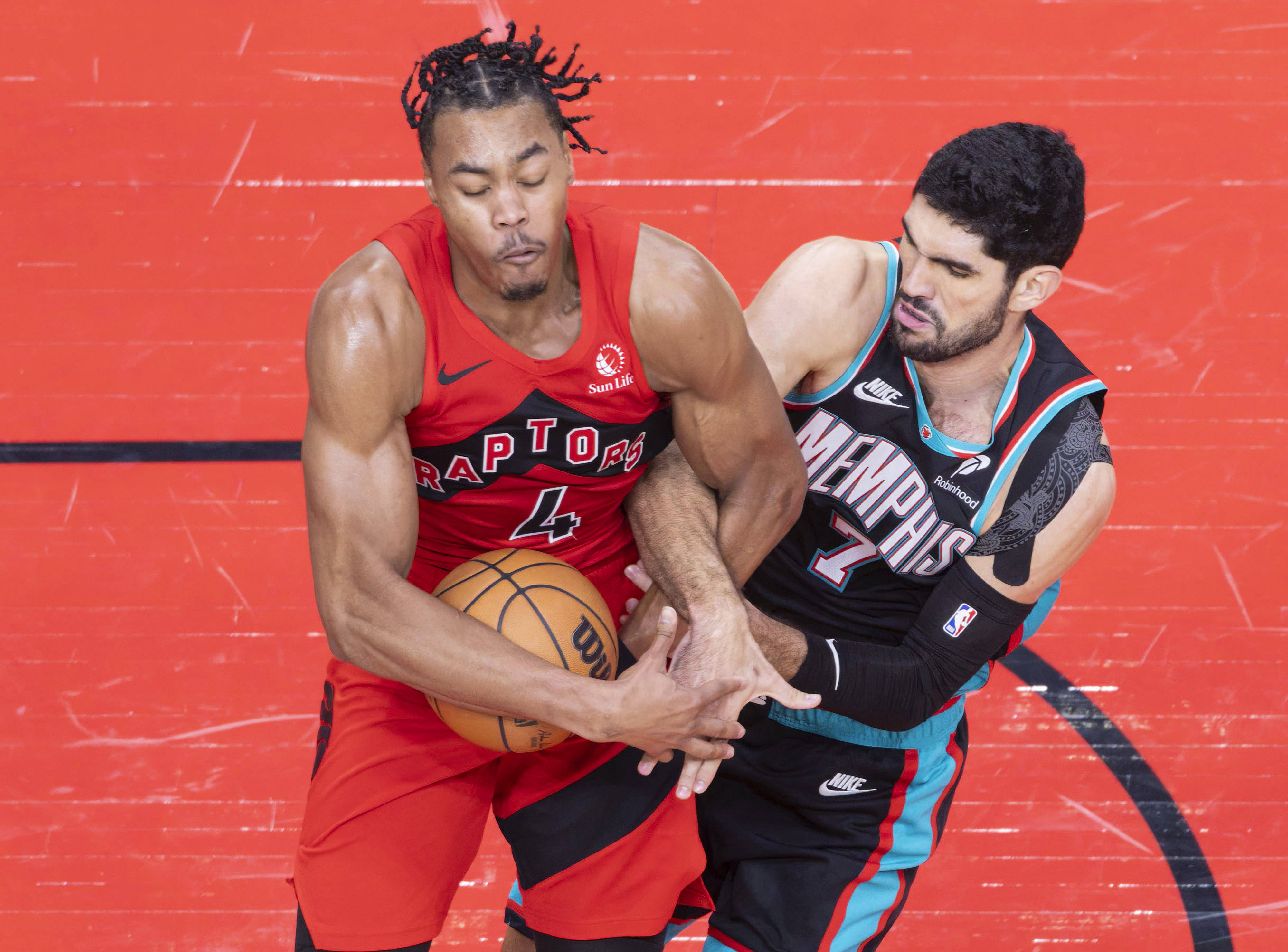 灰熊鏖战猛龙，库里关键制胜