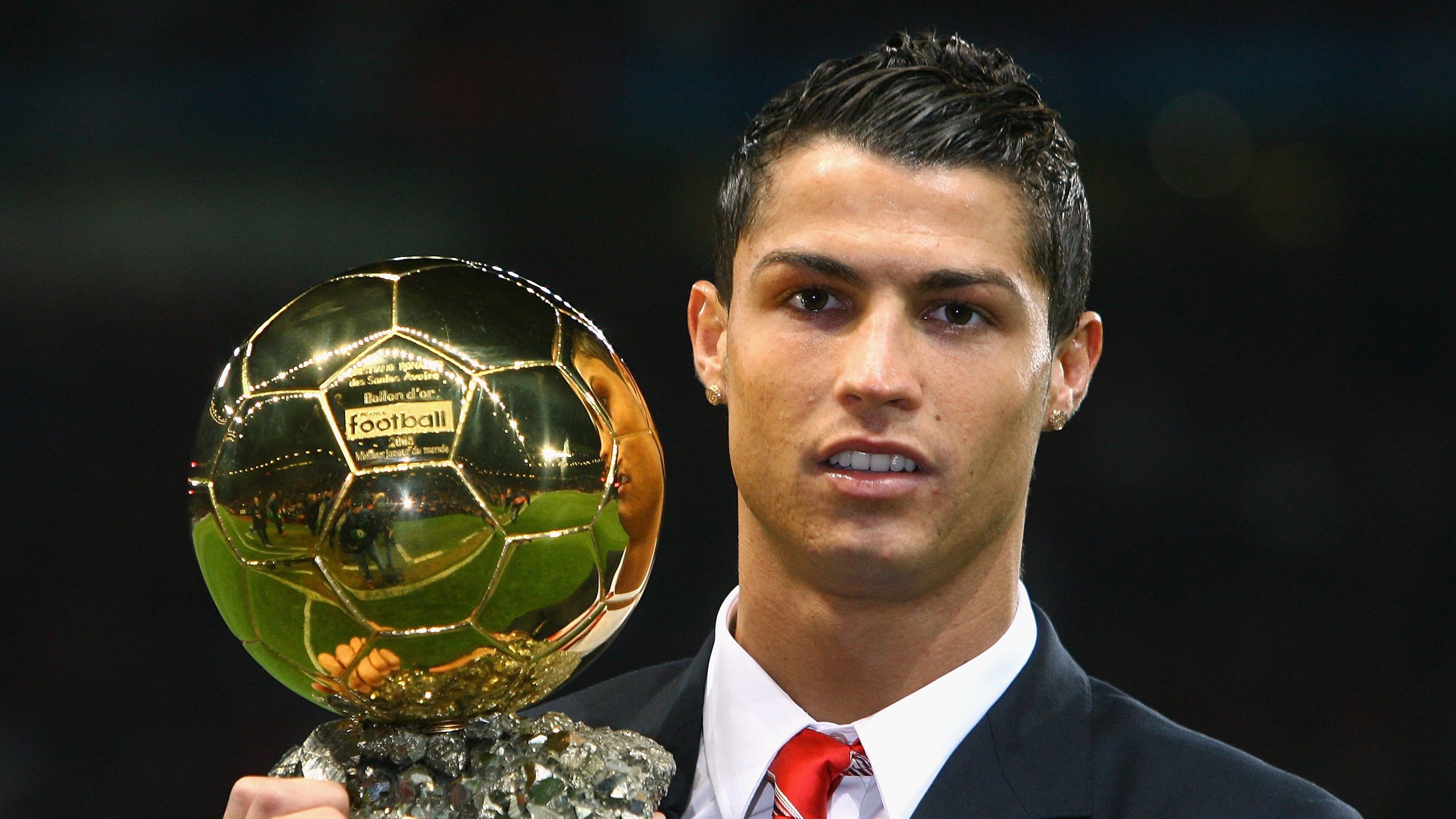 范戴克里程碑之夜,喀麦隆与丹麦的战术博弈