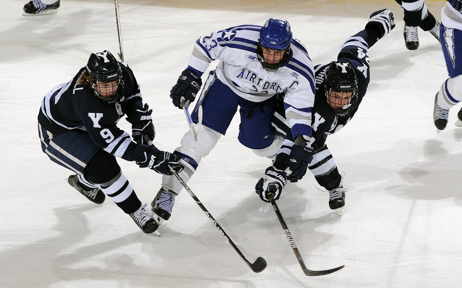 欧冠淘汰赛之夜，内马尔一舞定乾坤，桑巴魔法点亮决胜时刻